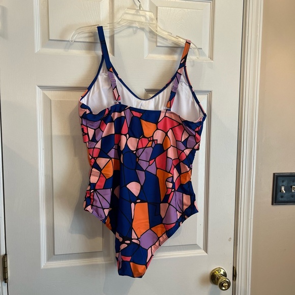 Women's Plus Size Colorful Bathing Suit Fashion Trendy Swimsuit Swimwear 14W-20W - Picture 7 of 7